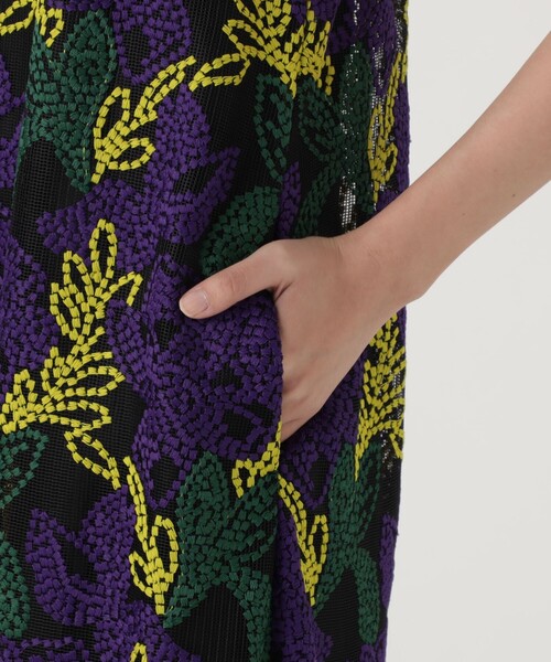 TOMORROWLAND .B（トゥモローランドビー）の「メッシュエンブロイダリーロングワンピース（ワンピース・レディース・ライトパープル・36/34）」の10枚目の写真