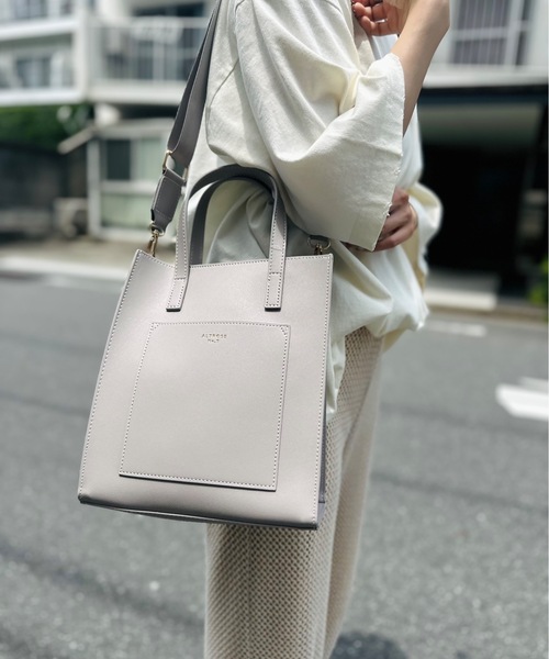 ALTROSE(アルトローズ)の「ALTROSE / シンシア2WAYトート / #160121(トートバッグ・レディース・ネイビー/ベージュ/ベージュ系その他/ブラウン/グレー/クリーム/ブラック・ONESIZE)」の3枚目の写真