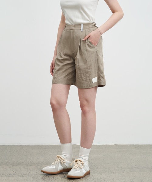 ELOOPS（イーループス）の「【ELOOPS】ベルトディテールダーツパンツ（その他パンツ・レディース・ベージュ/アッシュグレー・S/L/M）」の17枚目の写真