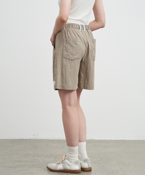 ELOOPS（イーループス）の「【ELOOPS】ベルトディテールダーツパンツ（その他パンツ・レディース・ベージュ/アッシュグレー・S/L/M）」の9枚目の写真