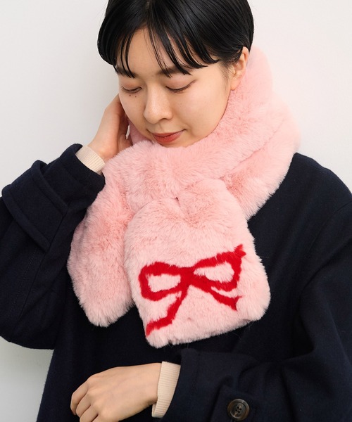 CHILD WOMAN(チャイルドウーマン)の「【WEB別注カラー】フェイクファー はめ込みリボンモチーフマフラー(マフラー・レディース・ブラック/ピンク・FREE)」の9枚目の写真