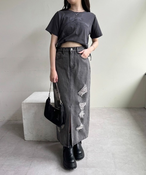 one after another NICE CLAUP(ワンアフターアナザーナイスクラップ)の「ダメージデニムスカート【S/Mサイズ】(デニムスカート・レディース・サックスブルー/ブルー/ブラック・SMALL/MEDIUM)」の4枚目の写真