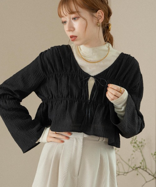 hinari（ヒナリ）の「フレアスリーブシャーリングブラウス（シャツ/ブラウス・レディース・ブラック/アイボリー・FREE）」の3枚目の写真