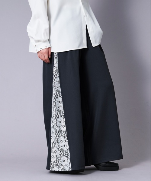 エルノロゼット Aranコラボ パンツ 白 Mサイズ Ellno Loset（エルノロゼット）の「柄スリットワイドフレア