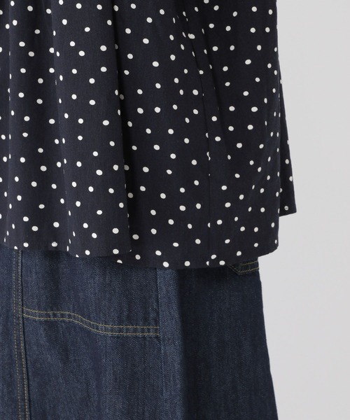 studio CLIP（スタディオクリップ）の「ドットプリントギャザーブラウス（シャツ/ブラウス・レディース・ネイビー/サックスブルー/ブラック・FREE）」の14枚目の写真