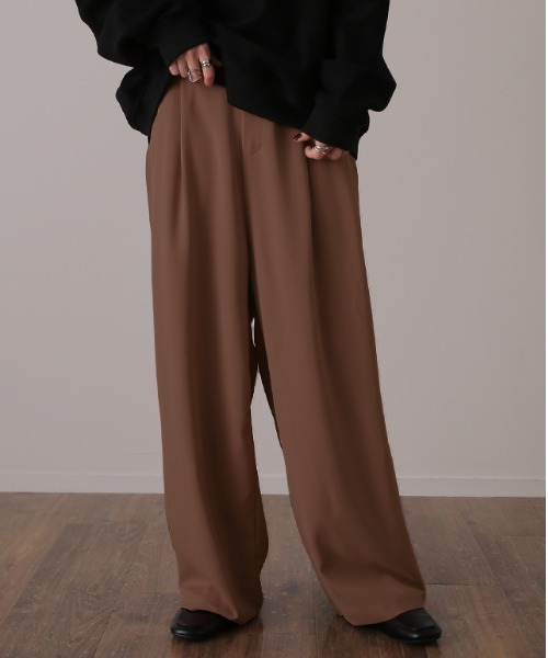 HUG.U（ハグユー）の「噂のカラーパンツ（スラックス・レディース・ターコイズブルー/セージグリーン/チェリーピンク/グリーン/ラベンダー/ブラック/ライトベージュ/ペールイエロー/ピンク系その他/イエロー系その他/ブラウン系その他/ベージュ系その他/ブラック系その他/グリーン系その他/ブルー系その他・レギュラー丈/トール丈）」の3枚目の写真