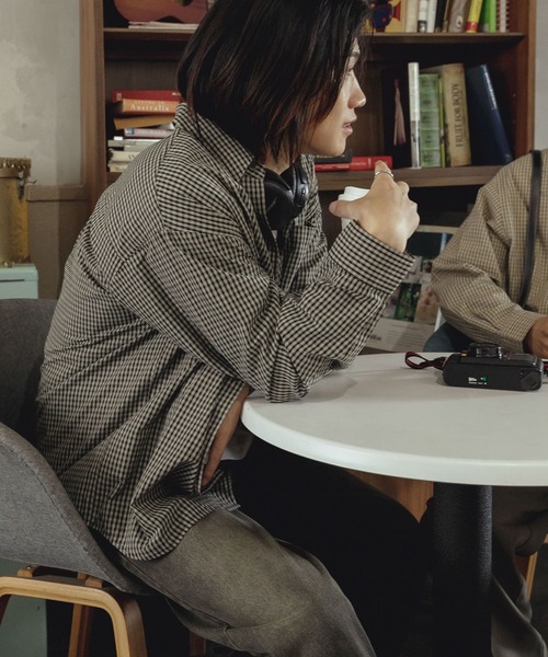 SENSE OF PLACE by URBAN RESEARCH（センスオブプレイスバイアーバンリサーチ）の「『ユニセックス』マイクロチェックレギュラーカラーロングスリーブシャツ（シャツ/ブラウス・メンズ・ベージュ/ブラック/ブルー・MEDIUM/LARGE）」の4枚目の写真