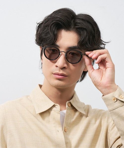 UNITED ARROWS（ユナイテッドアローズ）の「ボストン型 サングラス｜鼻パッド｜シェルパッド｜サングラス｜UVカット｜紫外線対策｜ユニセックス｜黒縁｜太縁フレーム｜Zoff｜UNITED ARROWS（サングラス・メンズ・ブラック/ブラウン/レッド・FREE）」の21枚目の写真