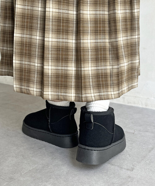 CPCM（シーピーシーエム）の「厚底ムートンブーツ（ブーツ・レディース・ブラック/キャメル・LARGE/SMALL/MEDIUM）」の3枚目の写真