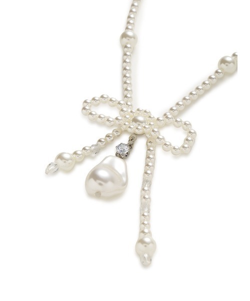 LILY BROWN（リリーブラウン）の「パールリボンネックレス（ネックレス・レディース・ホワイト・FREE）」の4枚目の写真