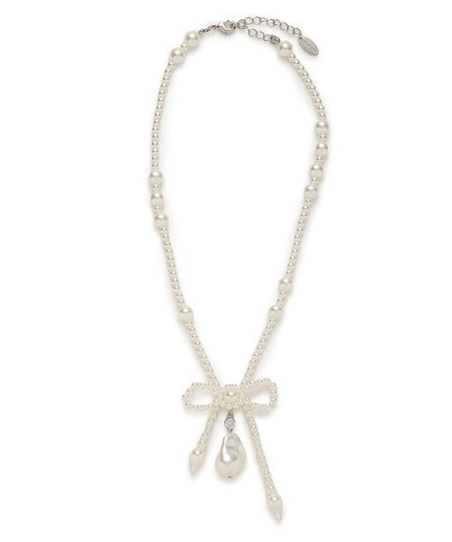 LILY BROWN（リリーブラウン）の「パールリボンネックレス（ネックレス・レディース・ホワイト・FREE）」の6枚目の写真