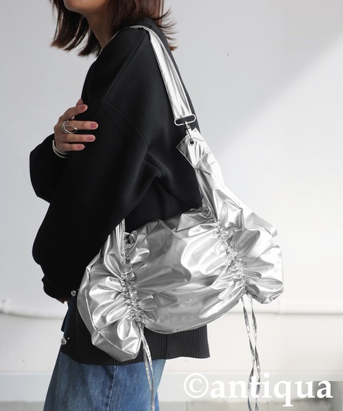antiqua(アンティカ)の「キャンディーショルダーバッグ(ショルダーバッグ・レディース・ブラック/シルバー・ONESIZE)」の10枚目の写真