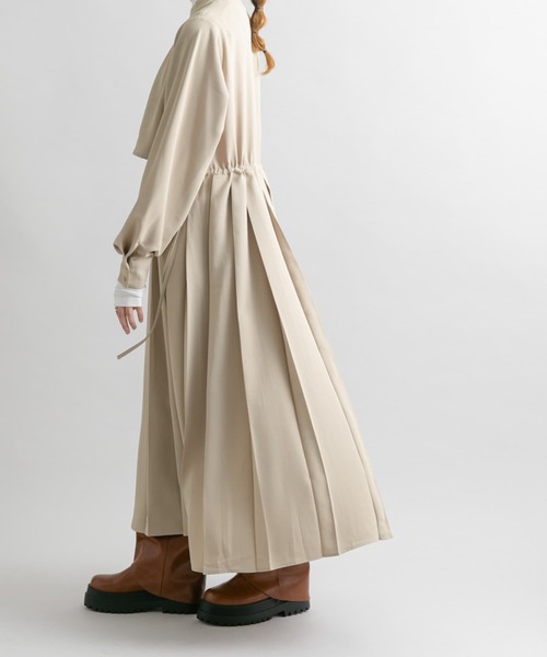 KBF(ケイビーエフ)の「レイヤードドロストプリーツワンピース(ワンピース・レディース・ベージュ/ブラック/カーキ・ONE)」の19枚目の写真