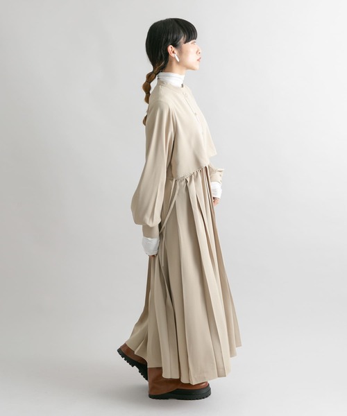 KBF(ケイビーエフ)の「レイヤードドロストプリーツワンピース(ワンピース・レディース・ベージュ/ブラック/カーキ・ONE)」の21枚目の写真