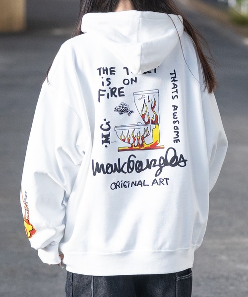 Mark Gonzales(マーク・ゴンザレス)の「【ba】JOHN'S CLOSET別注 〔MARK GONZALES ARTWORK COLLECTION / マーク ゴンザレス〕アソートアート プリント ビッグシルエット パーカー(パーカー・メンズ・ホワイト系1/ホワイト系2/ブラック系1/ブラック系2/ライトグレー系1/ライトグレー系2・MEDIUM/LARGE)」の1枚目の写真