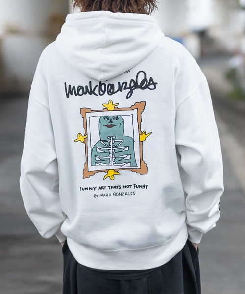 Mark Gonzales(マーク・ゴンザレス)の「【ba】JOHN'S CLOSET別注 〔MARK GONZALES ARTWORK COLLECTION / マーク ゴンザレス〕アソートアート プリント ビッグシルエット パーカー(パーカー・メンズ・ホワイト系1/ホワイト系2/ブラック系1/ブラック系2/ライトグレー系1/ライトグレー系2・MEDIUM/LARGE)」の2枚目の写真