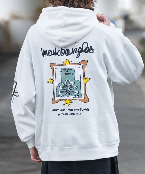 Mark Gonzales(マーク・ゴンザレス)の「【ba】JOHN'S CLOSET別注 〔MARK GONZALES ARTWORK COLLECTION / マーク ゴンザレス〕アソートアート プリント ビッグシルエット パーカー(パーカー・メンズ・ホワイト系1/ホワイト系2/ブラック系1/ブラック系2/ライトグレー系1/ライトグレー系2・MEDIUM/LARGE)」の15枚目の写真