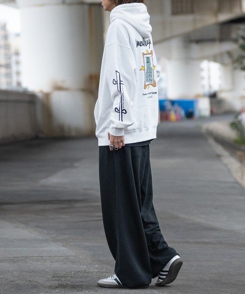 Mark Gonzales(マーク・ゴンザレス)の「【ba】JOHN'S CLOSET別注 〔MARK GONZALES ARTWORK COLLECTION / マーク ゴンザレス〕アソートアート プリント ビッグシルエット パーカー(パーカー・メンズ・ホワイト系1/ホワイト系2/ブラック系1/ブラック系2/ライトグレー系1/ライトグレー系2・MEDIUM/LARGE)」の17枚目の写真