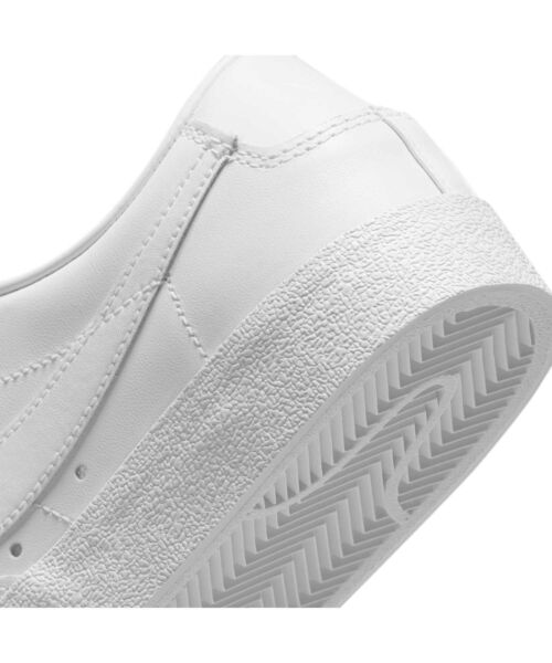 NIKE(ナイキ)の「ナイキ ブレーザー LOW '77 ウィメンズシューズ / Nike Blazer Low '77 Women's Shoe DC4769-101 White(スニーカー・レディース・ホワイト・22/22.5/23/23.5/24/24.5/25/25.5/26/26.5/27/27.5/28/28.5/29)」の10枚目の写真