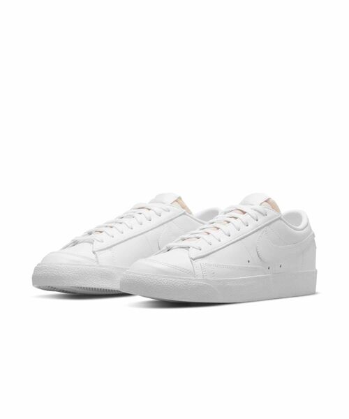 NIKE(ナイキ)の「ナイキ ブレーザー LOW '77 ウィメンズシューズ / Nike Blazer Low '77 Women's Shoe DC4769-101 White(スニーカー・レディース・ホワイト・22/22.5/23/23.5/24/24.5/25/25.5/26/26.5/27/27.5/28/28.5/29)」の4枚目の写真