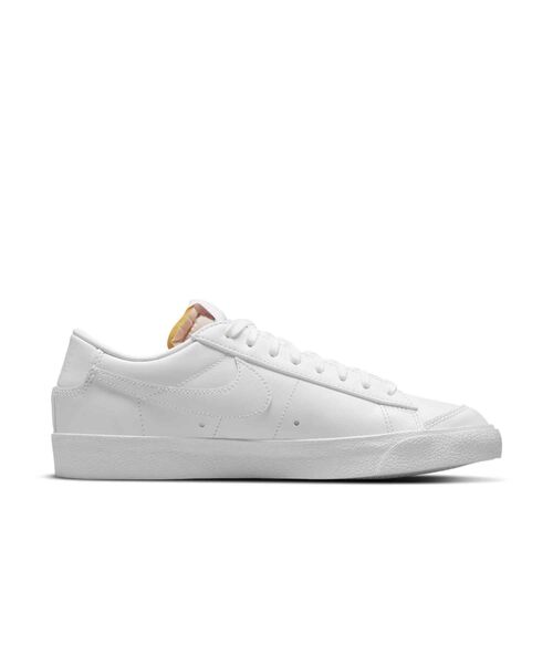 NIKE(ナイキ)の「ナイキ ブレーザー LOW '77 ウィメンズシューズ / Nike Blazer Low '77 Women's Shoe DC4769-101 White(スニーカー・レディース・ホワイト・22/22.5/23/23.5/24/24.5/25/25.5/26/26.5/27/27.5/28/28.5/29)」の5枚目の写真