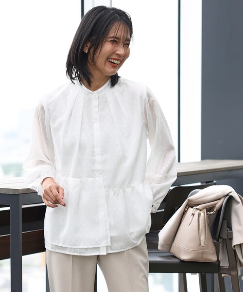 THE SHOP TK (ザ ショップ ティーケー )の「◆【ONOFF活躍/セレモニー/通勤】カットジャカードペプラムブラウス/洗える(シャツ/ブラウス・レディース・オフホワイト/ブラック/ネイビー・12/13)」の1枚目の写真