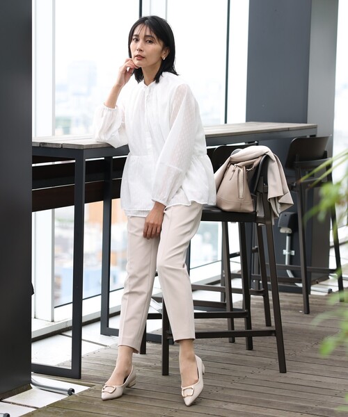 THE SHOP TK (ザ ショップ ティーケー )の「◆【ONOFF活躍/セレモニー/通勤】カットジャカードペプラムブラウス/洗える(シャツ/ブラウス・レディース・オフホワイト/ブラック/ネイビー・12/13)」の4枚目の写真