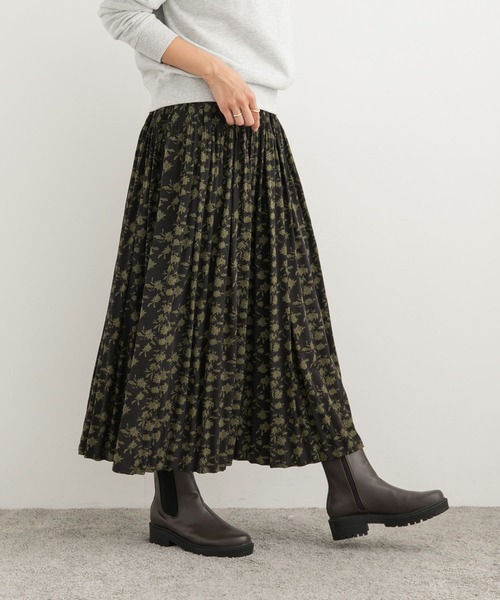 URBAN RESEARCH DOORS(アーバンリサーチドアーズ)の「フラワープリントプリーツスカート(スカート・レディース・チャコールグレー/グリーン・MEDIUM)」の16枚目の写真