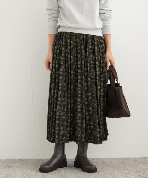 URBAN RESEARCH DOORS(アーバンリサーチドアーズ)の「フラワープリントプリーツスカート(スカート・レディース・チャコールグレー/グリーン・MEDIUM)」の18枚目の写真