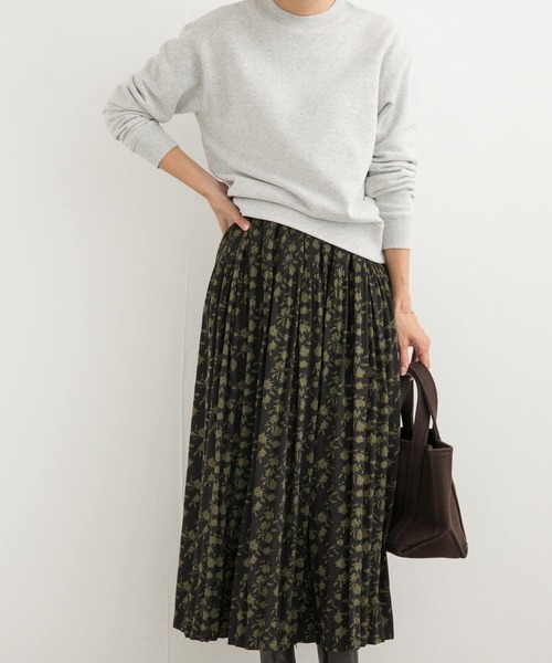 URBAN RESEARCH DOORS(アーバンリサーチドアーズ)の「フラワープリントプリーツスカート(スカート・レディース・チャコールグレー/グリーン・MEDIUM)」の21枚目の写真