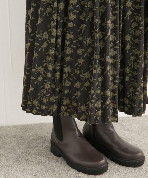 URBAN RESEARCH DOORS(アーバンリサーチドアーズ)の「フラワープリントプリーツスカート(スカート・レディース・チャコールグレー/グリーン・MEDIUM)」の22枚目の写真