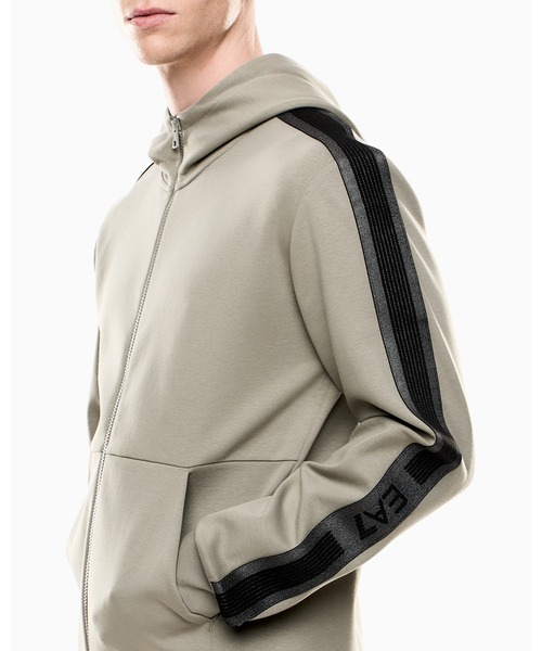 EMPORIO ARMANI EA7（エンポリオアルマーニイーエーセブン）の「【エンポリオ アルマーニ EA7】Logo Series フード付きスウェットシャツ コットンジャージー（スウェット・メンズ・キナリ/ブラック/サンドグレー・SMALL/LARGE/MEDIUM/X-LARGE/X-SMALL）」の8枚目の写真