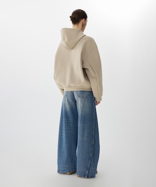 JNBY（ジェーエヌビーワイ）の「Sophisticated Curved-leg Jeans / カーブデニムパンツ（デニムパンツ・レディース・ブラック/インディゴブルー/ブルー・36/38/34）」の17枚目の写真