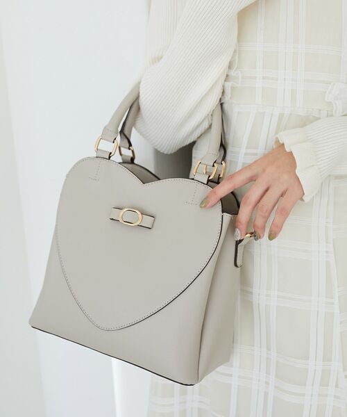 MAJESTIC LEGON（マジェスティックレゴン）の「ハートリボンショルダーバッグ（ショルダーバッグ・レディース・ブラック/レッド/グレイッシュベージュ・FREE）」の3枚目の写真