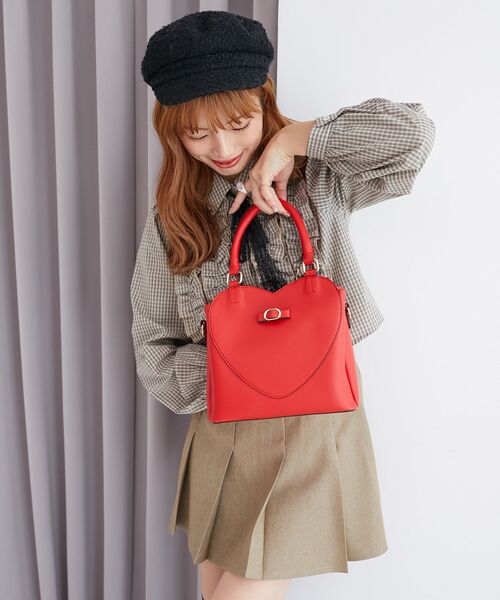 MAJESTIC LEGON（マジェスティックレゴン）の「ハートリボンショルダーバッグ（ショルダーバッグ・レディース・ブラック/レッド/グレイッシュベージュ・FREE）」の5枚目の写真