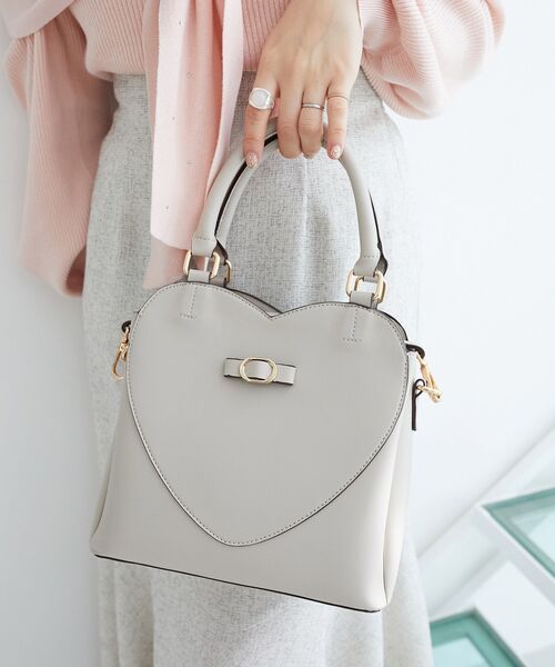 MAJESTIC LEGON（マジェスティックレゴン）の「ハートリボンショルダーバッグ（ショルダーバッグ・レディース・ブラック/レッド/グレイッシュベージュ・FREE）」の8枚目の写真