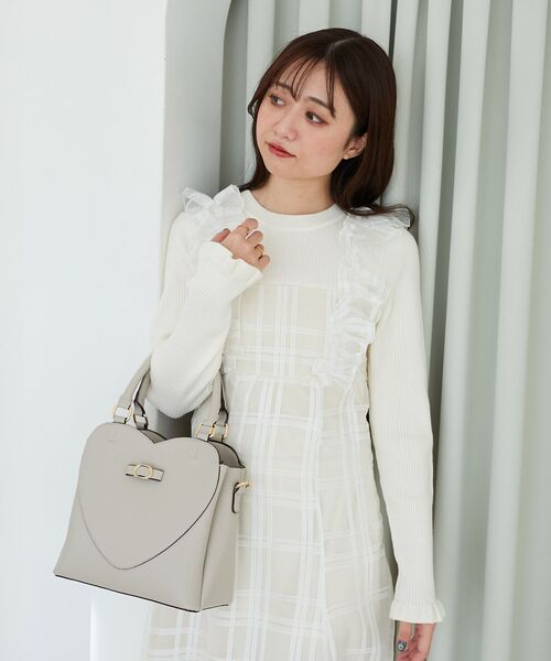 MAJESTIC LEGON（マジェスティックレゴン）の「ハートリボンショルダーバッグ（ショルダーバッグ・レディース・ブラック/レッド/グレイッシュベージュ・FREE）」の9枚目の写真