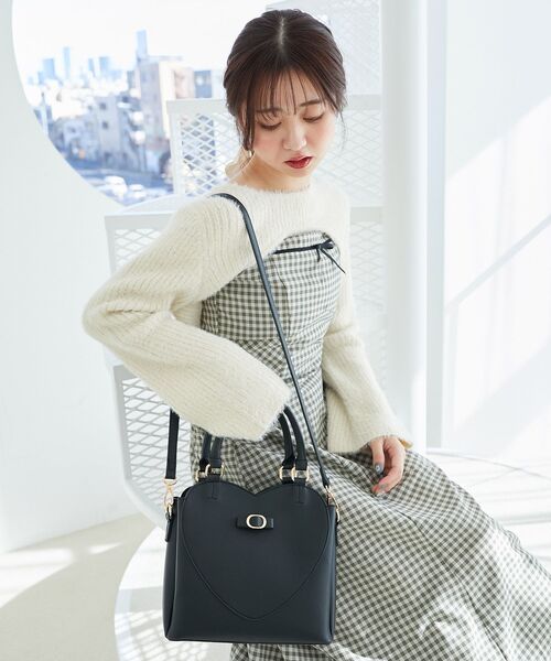 MAJESTIC LEGON（マジェスティックレゴン）の「ハートリボンショルダーバッグ（ショルダーバッグ・レディース・ブラック/レッド/グレイッシュベージュ・FREE）」の12枚目の写真
