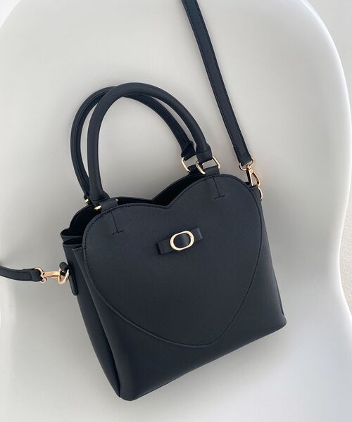MAJESTIC LEGON（マジェスティックレゴン）の「ハートリボンショルダーバッグ（ショルダーバッグ・レディース・ブラック/レッド/グレイッシュベージュ・FREE）」の14枚目の写真