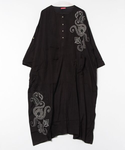 チャイハネ（チャイハネ）の「【チャイハネ】メンヘンディ刺繍ワンピース（ワンピース・レディース・ベージュ/ホワイト/ブラック・FREE）」の4枚目の写真