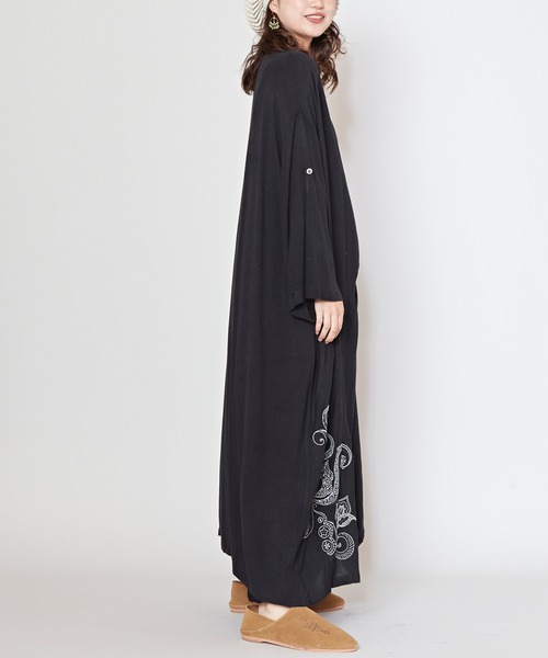 チャイハネ（チャイハネ）の「【チャイハネ】メンヘンディ刺繍ワンピース（ワンピース・レディース・ベージュ/ホワイト/ブラック・FREE）」の8枚目の写真