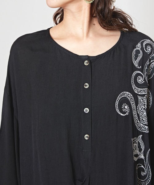 チャイハネ（チャイハネ）の「【チャイハネ】メンヘンディ刺繍ワンピース（ワンピース・レディース・ベージュ/ホワイト/ブラック・FREE）」の11枚目の写真