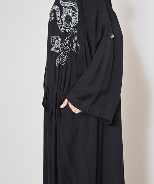 チャイハネ（チャイハネ）の「【チャイハネ】メンヘンディ刺繍ワンピース（ワンピース・レディース・ベージュ/ホワイト/ブラック・FREE）」の12枚目の写真