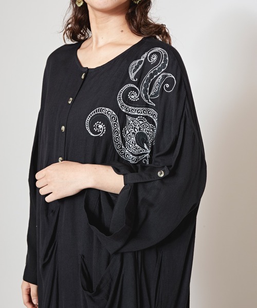 チャイハネ（チャイハネ）の「【チャイハネ】メンヘンディ刺繍ワンピース（ワンピース・レディース・ベージュ/ホワイト/ブラック・FREE）」の13枚目の写真