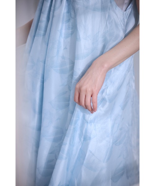 水面に揺れるリーフ柄のシフォンロングワンピース（ワンピース