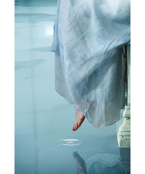 水面に揺れるリーフ柄のシフォンロングワンピース（ワンピース