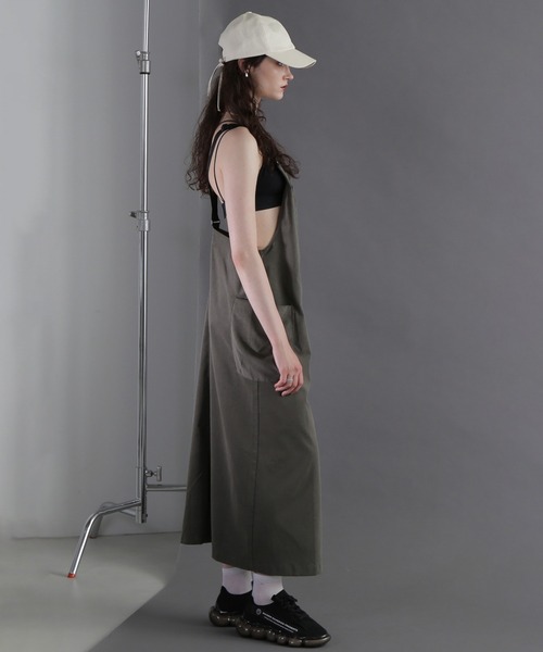 ROSE BUD(ローズバッド)の「(GENE HEAVENS)サウザンドマイル コラボレーション フロントジップ サロペット(ワンピース・レディース・ブラック/カーキ・ONE SIZE)」の4枚目の写真