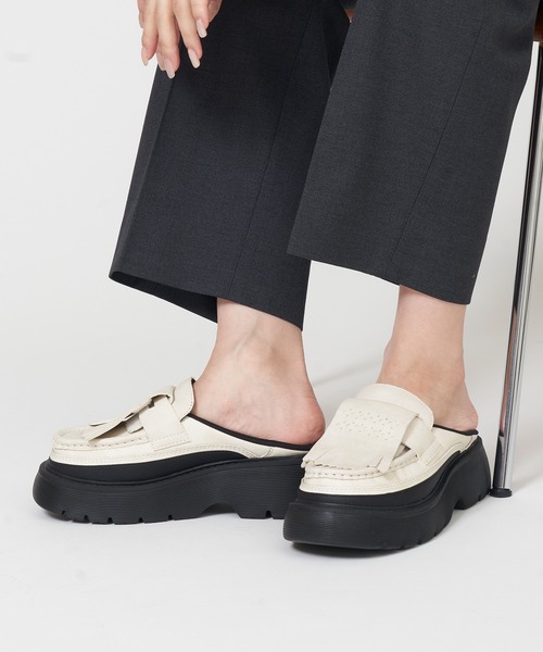 SHAKA(シャカ)の「SHAKA キルト ローファー ミュール チャンキー KILT LOAFER MULE CHUNKY 2WAY(ローファー・レディース・ブラック/キナリ・23/24/25/26)」の2枚目の写真
