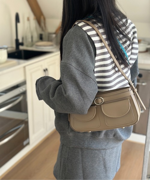 FINEnough(ファインナフ)の「ダブルポケット&ベルト底びょう付き2WAYショルダーバッグ(ショルダーバッグ・レディース・ピンク/モカ/ブラック/アイボリー・FREE)」の11枚目の写真