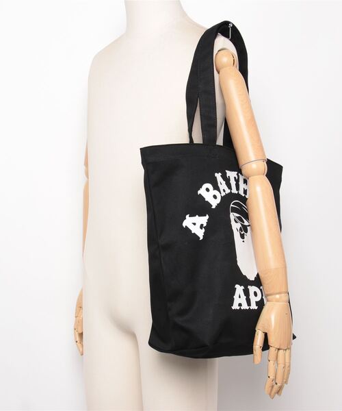 A BATHING APE（アベイシングエイプ）の「APE PIRATE COLLEGE TOTE BAG（トートバッグ・メンズ・ホワイト/ブラック・FREE）」の5枚目の写真